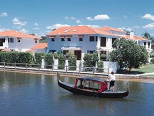 Aqua Aparthotel 4*