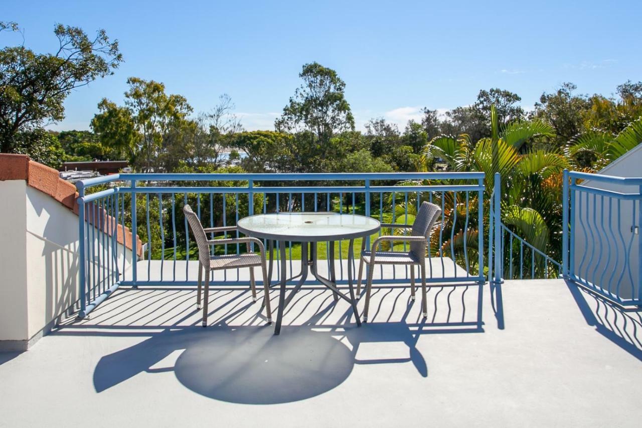 Noosa Riviera 4*